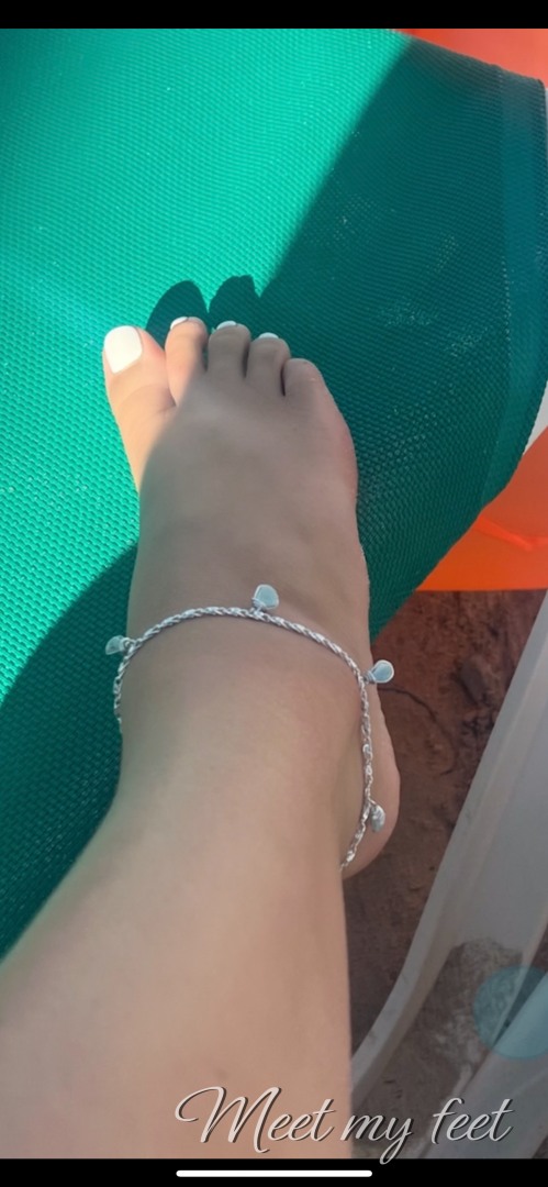 Alyaa Meet My Feet - Alyaa