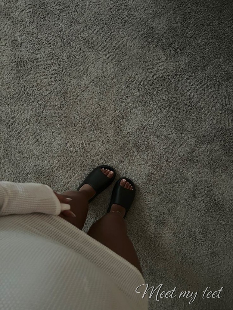 Dlauraaa Meet My Feet - Dlauraaa